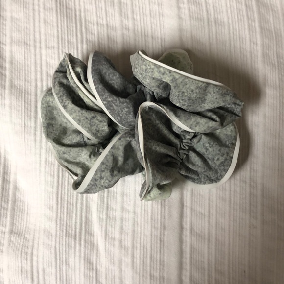 lululemon athletica Accessories - Lululemon scrunchie
